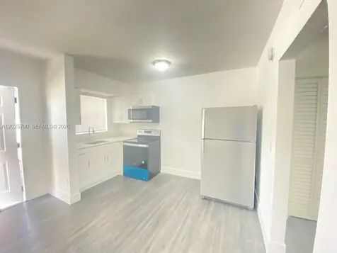 2150 NW 24th Street Miami FL 33142