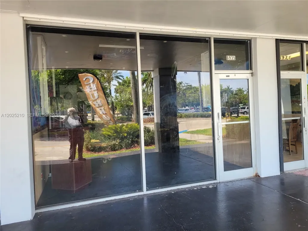 6935 Taft Hollywood FL 33125