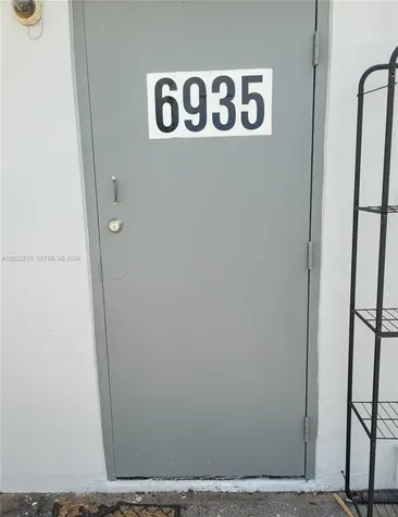 6935 Taft Hollywood FL 33125