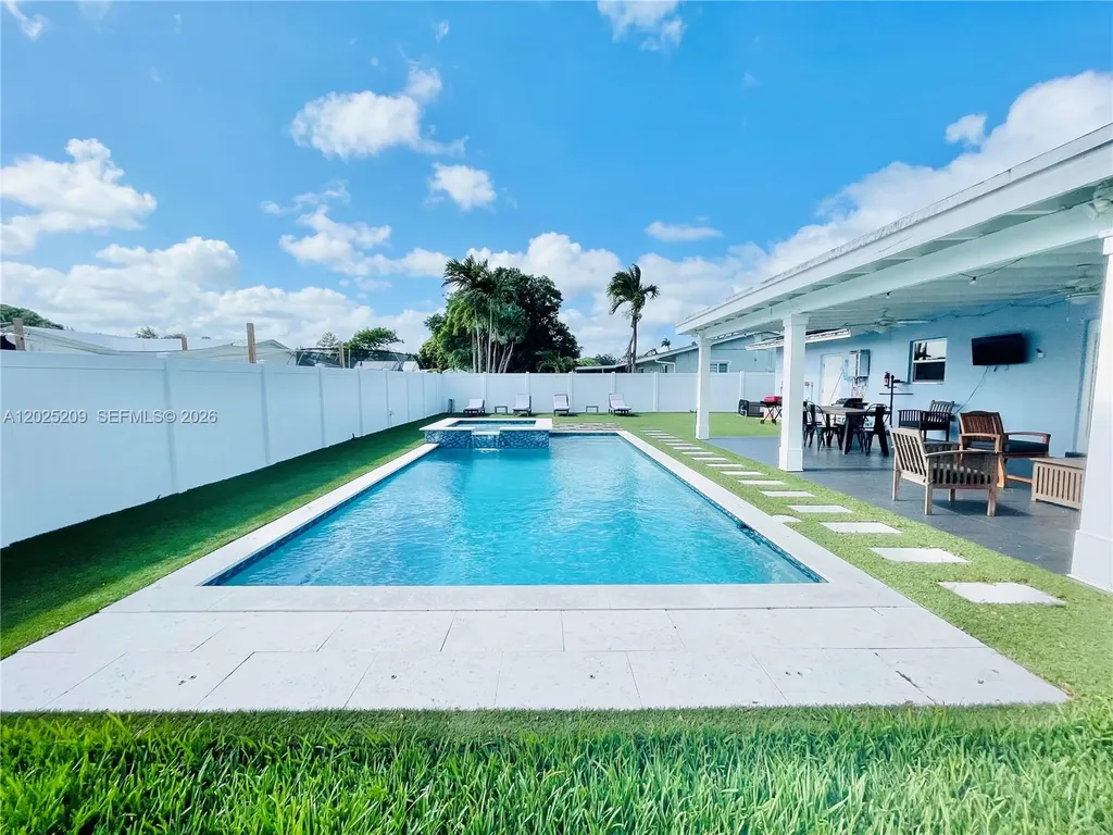 18962 SW 94th Avenue Cutler Bay FL 33157