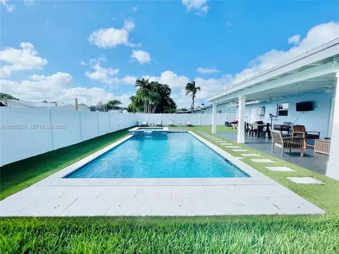 18962 SW 94th Avenue Cutler Bay FL 33157