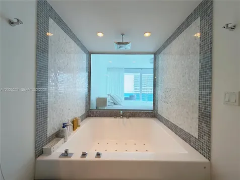 200 Biscayne Boulevard Way Miami FL 33131