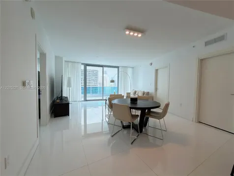 200 Biscayne Boulevard Way Miami FL 33131