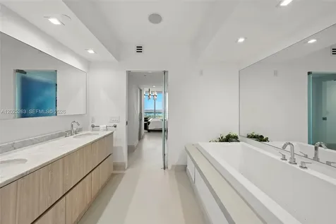 1000 S Pointe Drive Miami Beach FL 33139