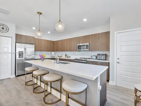 8398 NW 51st Terrace Doral FL 33166