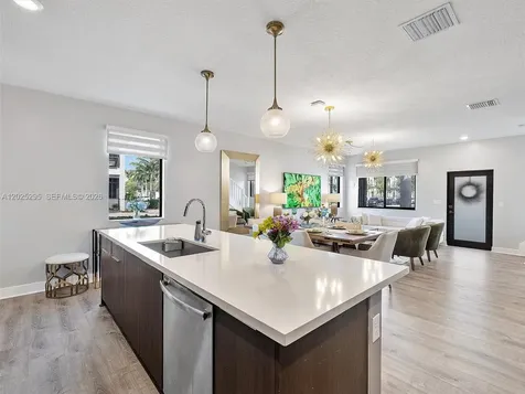 8398 NW 51st Terrace Doral FL 33166