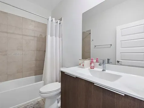8398 NW 51st Terrace Doral FL 33166