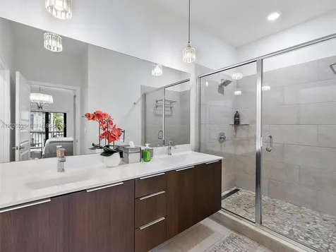 8398 NW 51st Terrace Doral FL 33166