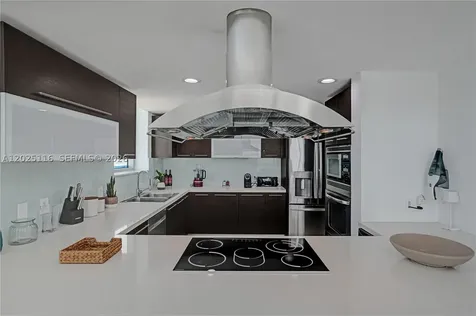 7930 East Drive North Bay Village FL 33141