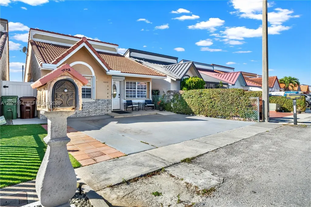 7462 W 29th Way Hialeah FL 33018