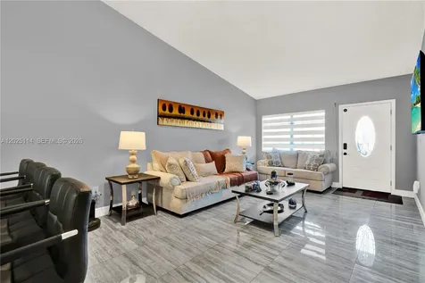 7462 W 29th Way Hialeah FL 33018
