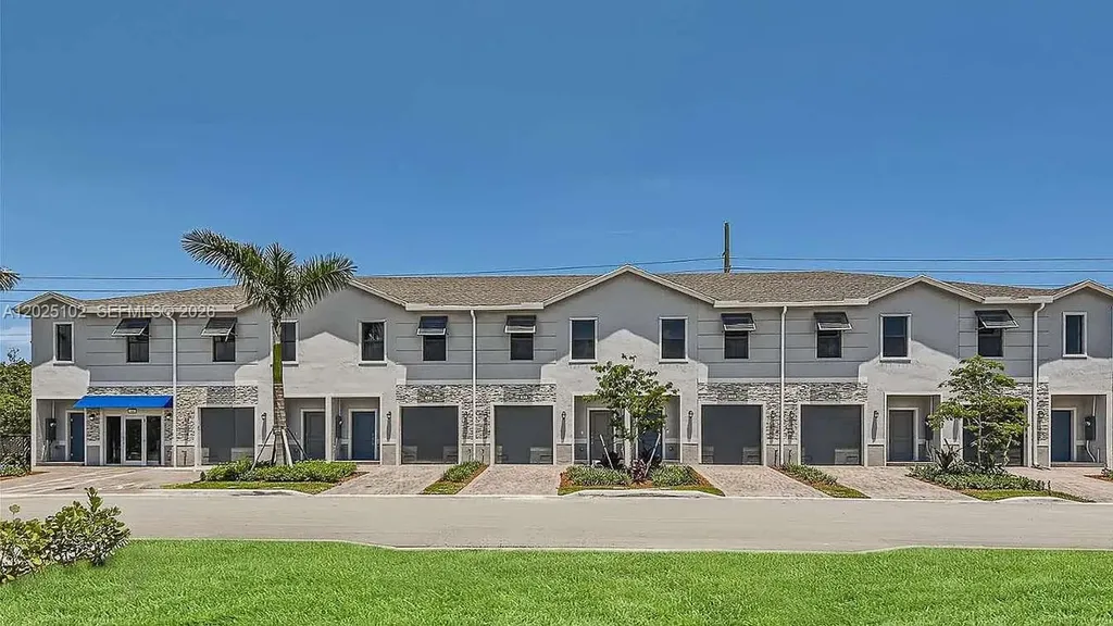 876 NW 3rd Way Pompano Beach FL 33060
