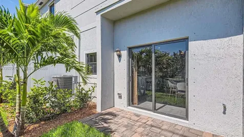 876 NW 3rd Way Pompano Beach FL 33060