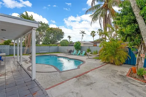 15042 SW 69th Street Miami FL 33193