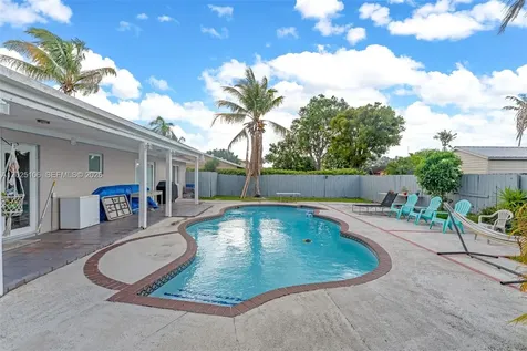 15042 SW 69th Street Miami FL 33193