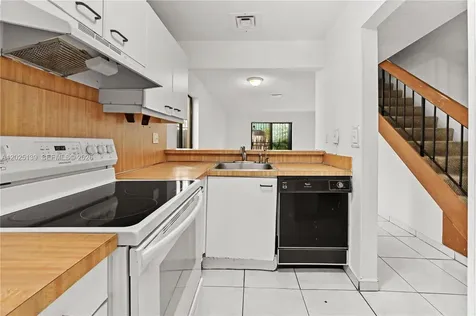 2433 W 52nd Place Hialeah FL 33016