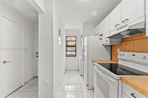 2433 W 52nd Place Hialeah FL 33016