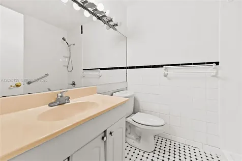 2433 W 52nd Place Hialeah FL 33016