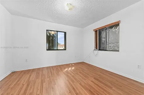 2433 W 52nd Place Hialeah FL 33016
