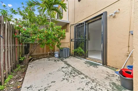 2433 W 52nd Place Hialeah FL 33016