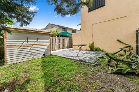 2433 W 52nd Place Hialeah FL 33016