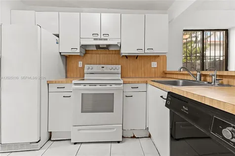 2433 W 52nd Place Hialeah FL 33016