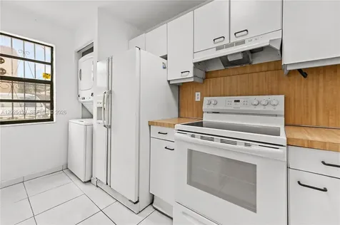 2433 W 52nd Place Hialeah FL 33016