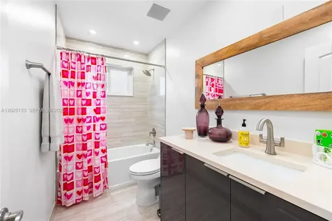 16820 NW 74th Avenue Hialeah FL 33015