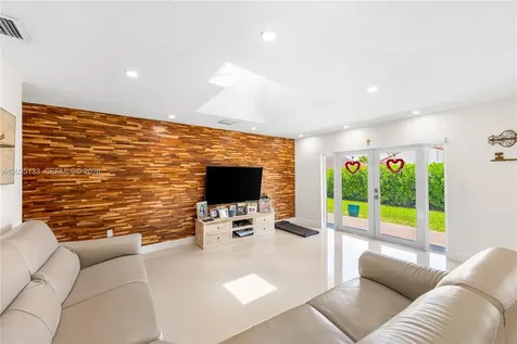 16820 NW 74th Avenue Hialeah FL 33015