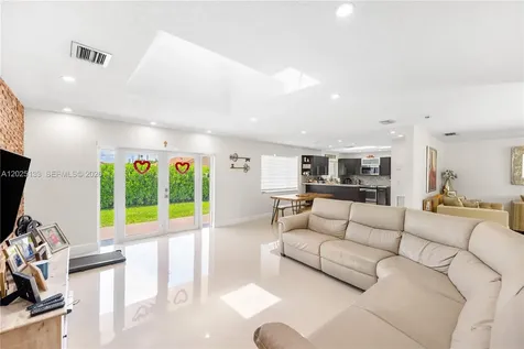 16820 NW 74th Avenue Hialeah FL 33015