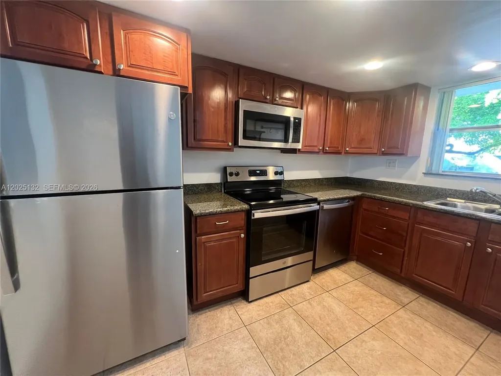 9371 Fontainebleau Boulevard Miami FL 33172