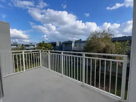 9371 Fontainebleau Boulevard Miami FL 33172