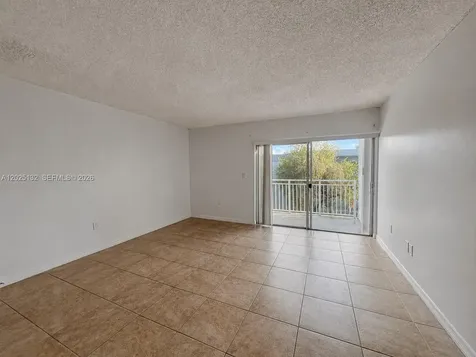 9371 Fontainebleau Boulevard Miami FL 33172