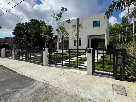 1924 NW 27th Street Miami FL 33142