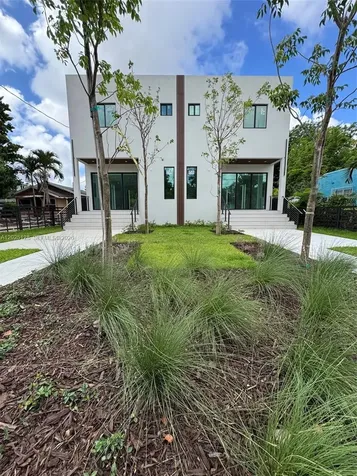 1924 NW 27th Street Miami FL 33142