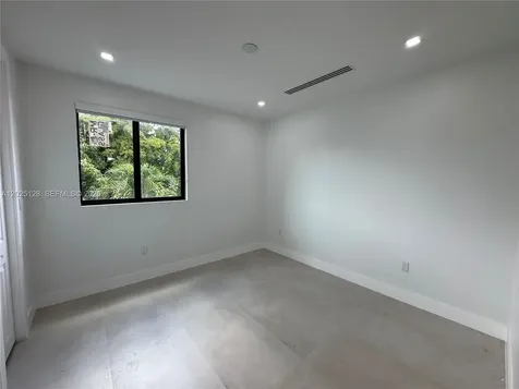 1924 NW 27th Street Miami FL 33142