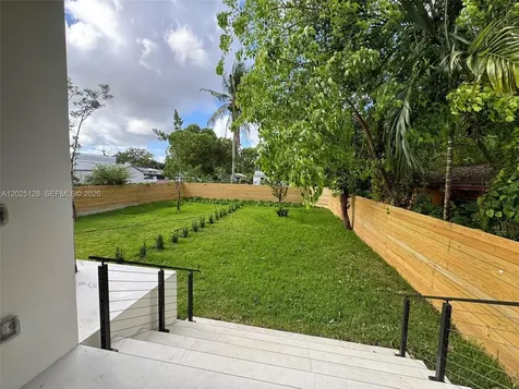 1924 NW 27th Street Miami FL 33142
