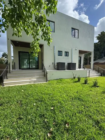 1924 NW 27th Street Miami FL 33142