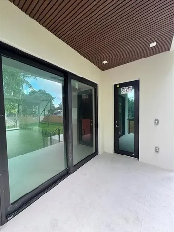1924 NW 27th Street Miami FL 33142