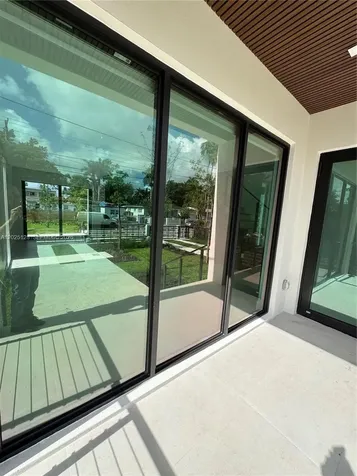 1924 NW 27th Street Miami FL 33142