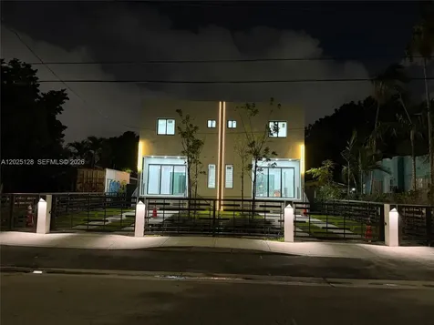 1924 NW 27th Street Miami FL 33142