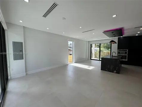 1924 NW 27th Street Miami FL 33142