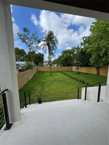 1924 NW 27th Street Miami FL 33142