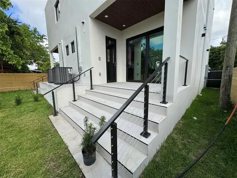 1924 NW 27th Street Miami FL 33142