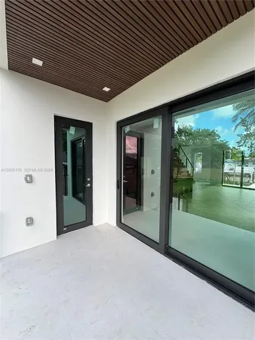 1924 NW 27th Street Miami FL 33142