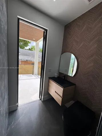 1924 NW 27th Street Miami FL 33142