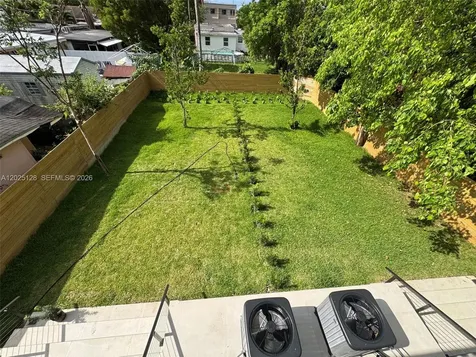 1924 NW 27th Street Miami FL 33142