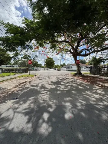 1924 NW 27th Street Miami FL 33142