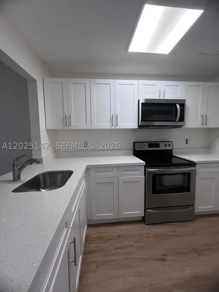 2570 W 67th Place Hialeah FL 33016