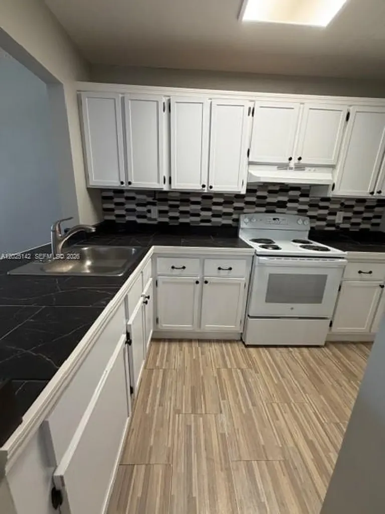 2570 W 67th Place Hialeah FL 33016